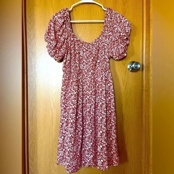 Easel Los Angeles Puff Mini Floral Red Dress Size Medium (A6) - Picture 3 of 5